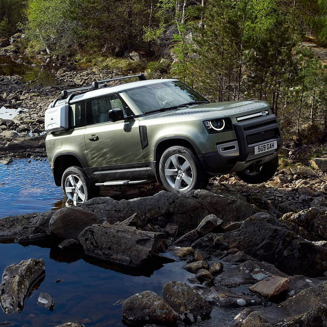 Land Roverさんのインスタグラム写真 - (Land RoverInstagram)「Redefining breadth of capability – the new #DEFENDER is the toughest and most capable #LandRover yet. Tap the link in our bio to explore.  #NewDefender #TeamDefender #LandRoverDefender #OffRoad #4x4 #Overland #Expedition #Adventure」9月11日 18時40分 - landrover