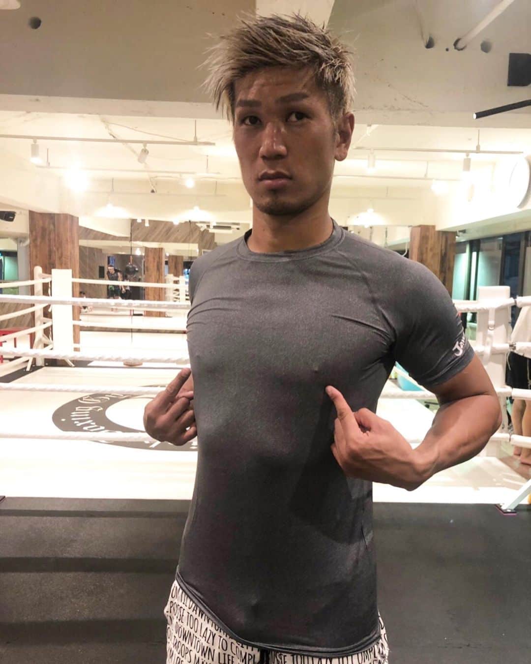 のインスタグラム：「作業着ブランドJawinさんのコンプレッションウエア👕 【Jawin】 56114-1ショートスリーブ[春夏] ・ 信じられないぐらい乳首浮いてるのは模様じゃないよ、城戸のオリジナルだよ笑 ・ http://urx.space/ZbKs ・ #Jawin #Jawinキャンペーン　#ワークウエア ・ ※Jawin買うなら購入金額の20％ポイント還元と超ーーーお得な自重堂オンラインショップね！」