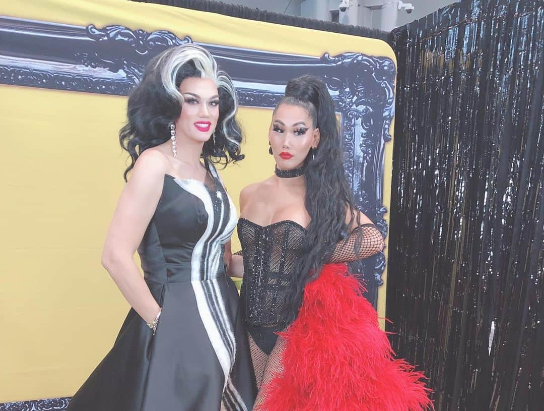 ジュン中山さんのインスタグラム写真 - (ジュン中山Instagram)「#teamgiagunn #dragcon2019nyc 🗽🇺🇸gorgeous Gia✨💓 I had a really great experience to help @gia_gunn booth🌈 I can’t wait next dragcon in LA it will be more ! Thank u for support my airplane ticket! please have a look for great plan to Japan 🇺🇸✈️🇯🇵→ @amnetny  #japaneseamerican #transgender #rugirls #lgbt #lgbtq #traveljapan #love #supportlgbt #bridgeperson #mediator #oneness #unconditionallove #faghag #fruitfly」9月11日 18時54分 - junnakayama