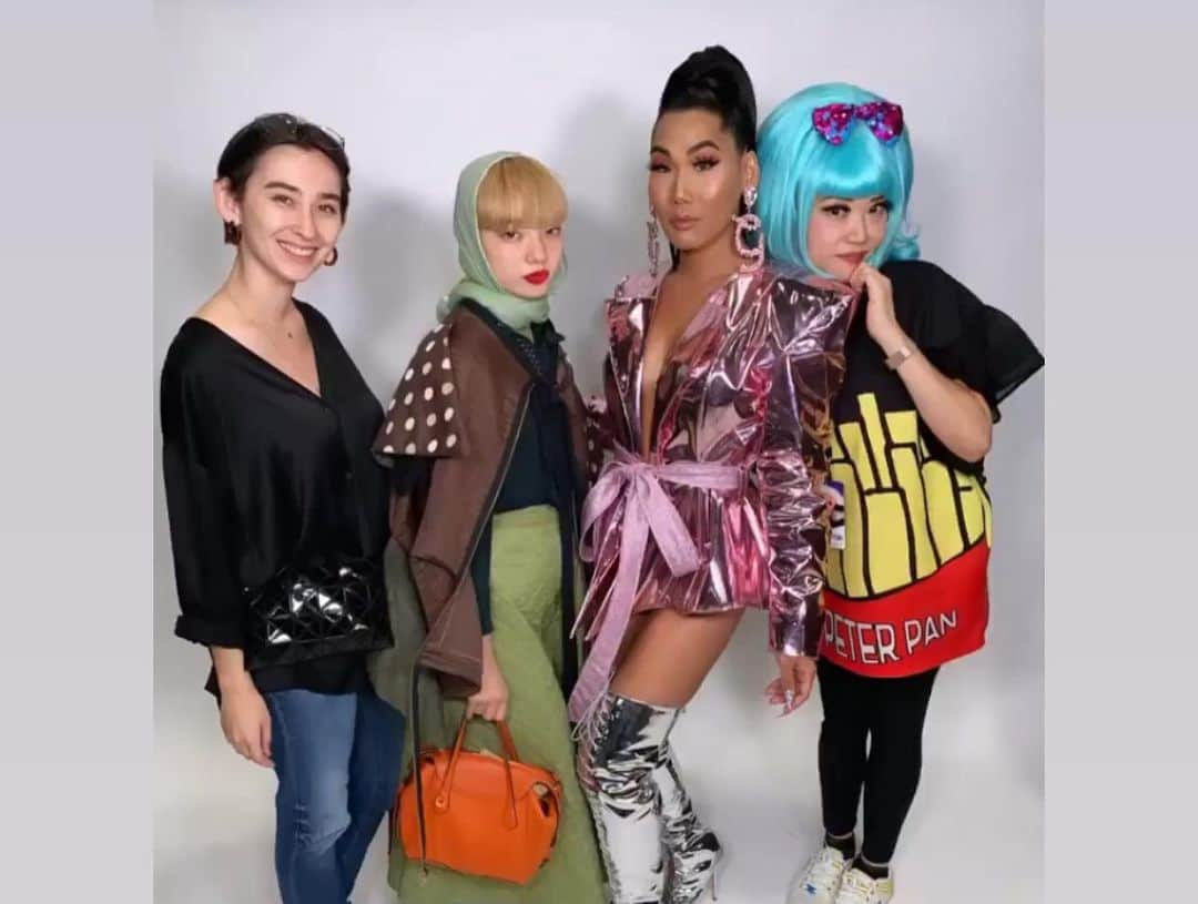 ジュン中山さんのインスタグラム写真 - (ジュン中山Instagram)「#teamgiagunn #dragcon2019nyc 🗽🇺🇸gorgeous Gia✨💓 I had a really great experience to help @gia_gunn booth🌈 I can’t wait next dragcon in LA it will be more ! Thank u for support my airplane ticket! please have a look for great plan to Japan 🇺🇸✈️🇯🇵→ @amnetny  #japaneseamerican #transgender #rugirls #lgbt #lgbtq #traveljapan #love #supportlgbt #bridgeperson #mediator #oneness #unconditionallove #faghag #fruitfly」9月11日 18時54分 - junnakayama