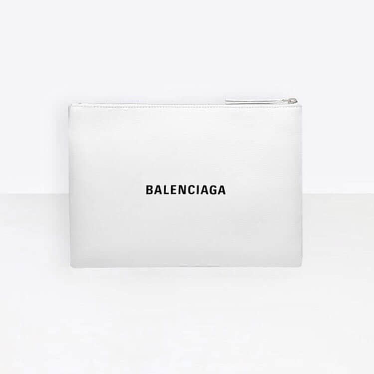 AYINさんのインスタグラム写真 - (AYINInstagram)「・ ・ ・ New arrival✔️ @balenciaga ⇢ ⇢ ⇢・ ・ ・ ・ ・ ・ available at store✔️ ・ ・ ・ ・ ・ #balenciaga #AYIN #aw19」9月11日 18時57分 - ayin_japan