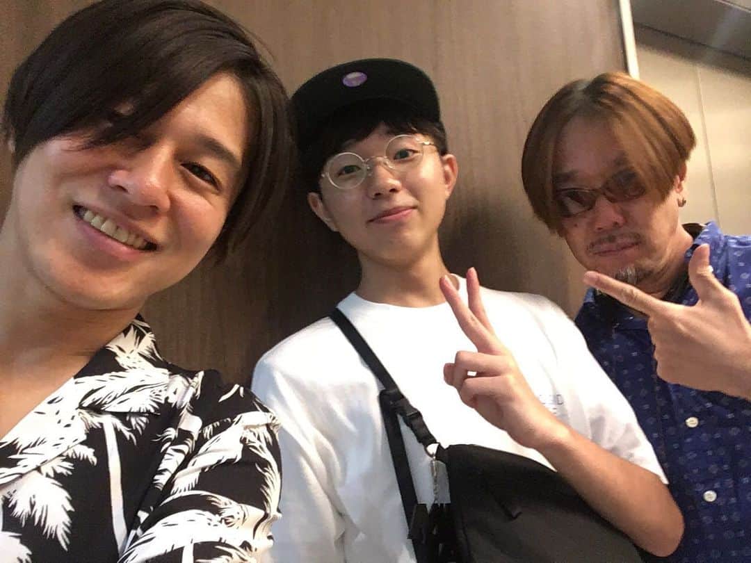 のインスタグラム：「今日は浅田祐介さん @uske1968 とSASUKEくん @sasukeharaguchi と来月洗足学園音楽大学でやる音楽講座ミュージック・プロデューサーズ・アカデミーの対談しました✨ 記事を楽しみにしていてください👍 講座は誰でも受けれますので奮って応募してください‼️ #dédémouse #dedemouse #デデマウス  #電電鼠 #浅田祐介 #sasuke」