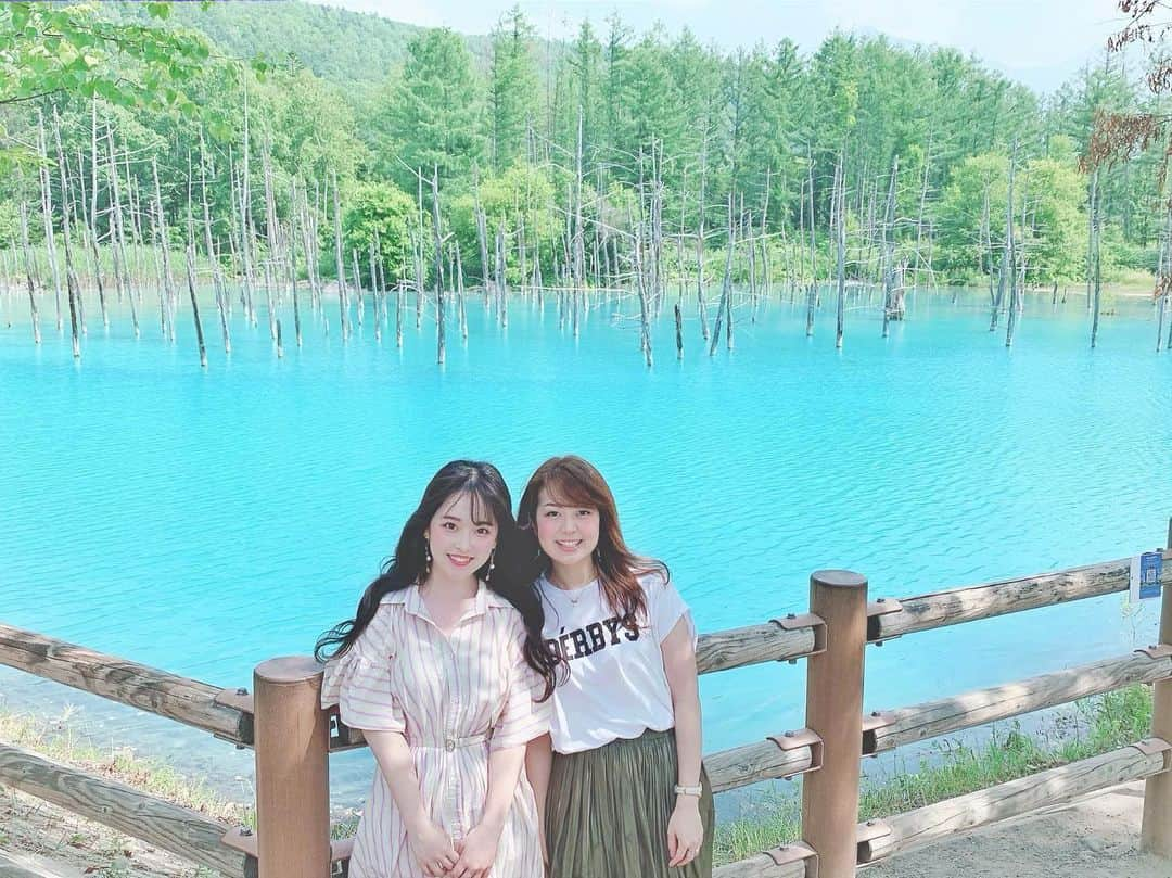 空山菜摘さんのインスタグラム写真 - (空山菜摘Instagram)「♡ #青い池 💙 . . 札幌から富良野方面にバスツアー行った時 正直お花畑メインでそんなに 期待してなかったんやけど、 青い池が幻想的すぎてびっくり😵💕 . 移動中は2人してほぼ寝てたけど バスガイドさんの声も印象的で めっちゃ楽しかったよ〜😊🎶 自然の空気たっぷりで リフレッシュできたから行って正解🙆‍♀️❤️ . . . . . #北海道旅行 #バスツアー #ファーム富田 #四季彩の丘 #富良野 #富良野観光 #ラベンダー畑 #美瑛 #国内旅行 #温泉旅行 #温泉旅館 #旅館 #温泉♨️ #女子旅 #タビジョ #旅行好きな人と繋がりたい #ソラtrip」9月11日 19時24分 - natsumi_sorayama