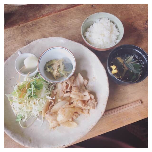 江嶋綾恵梨さんのインスタグラム写真 - (江嶋綾恵梨Instagram)「大分の古民家カフェ☕️﻿ "道々の輩"ってお店に行ってきたよ。ふふ﻿ ﻿ レトロさがたまらなかった👵🏻🏡﻿ こういう雰囲気大好きだから﻿ 家族みんなでまったりしてきました☺︎﻿ ﻿ 昔住んでた木造の一軒家思いだすぅ〜〜﻿ 隠れ家カフェ最強ですネ🕰﻿ ﻿ #大分 #別府 #大分カフェ #別府カフェ #道々の輩 #古民家カフェ﻿ #隠れ家カフェ #喫茶店 #ランチ #えじカメラ」9月11日 19時42分 - aeringoooo