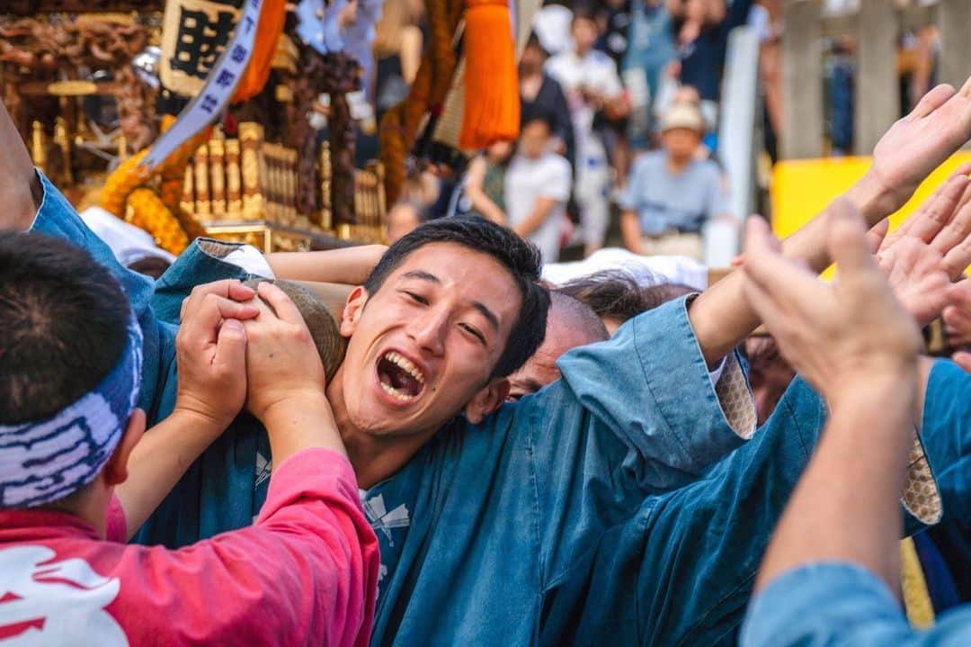 The Japan Timesさんのインスタグラム写真 - (The Japan TimesInstagram)「Not even the incoming threat of Typhoon Faxai’s landfall on Sunday, Sept. 8, could dampen the spirits of those celebrating the annual Kitazawa Hachiman Festival. The joy of the “mikoshi” (portable shrine) bearers was palpable as they grinned and gritted their way through the crush of the crowd to deliver each Shinto deity to the main shrine in Shimokitazawa, Tokyo. 📸: Kendrea Liew @ninesnaps . . . . . . #shimokitazawa #festival #matsuri #discovertokyo #visitjapan #streetphotography #mikoshi #shinto #shrine #kitazawahachiman #streetparade #setagaya #religion #japantravel #travel #japantimes #下北沢 #世田谷 #神輿 #神道 #祭り #東京 #日本 #夏 #神社 #文化 #旅行 #⛩」9月11日 19時42分 - thejapantimes
