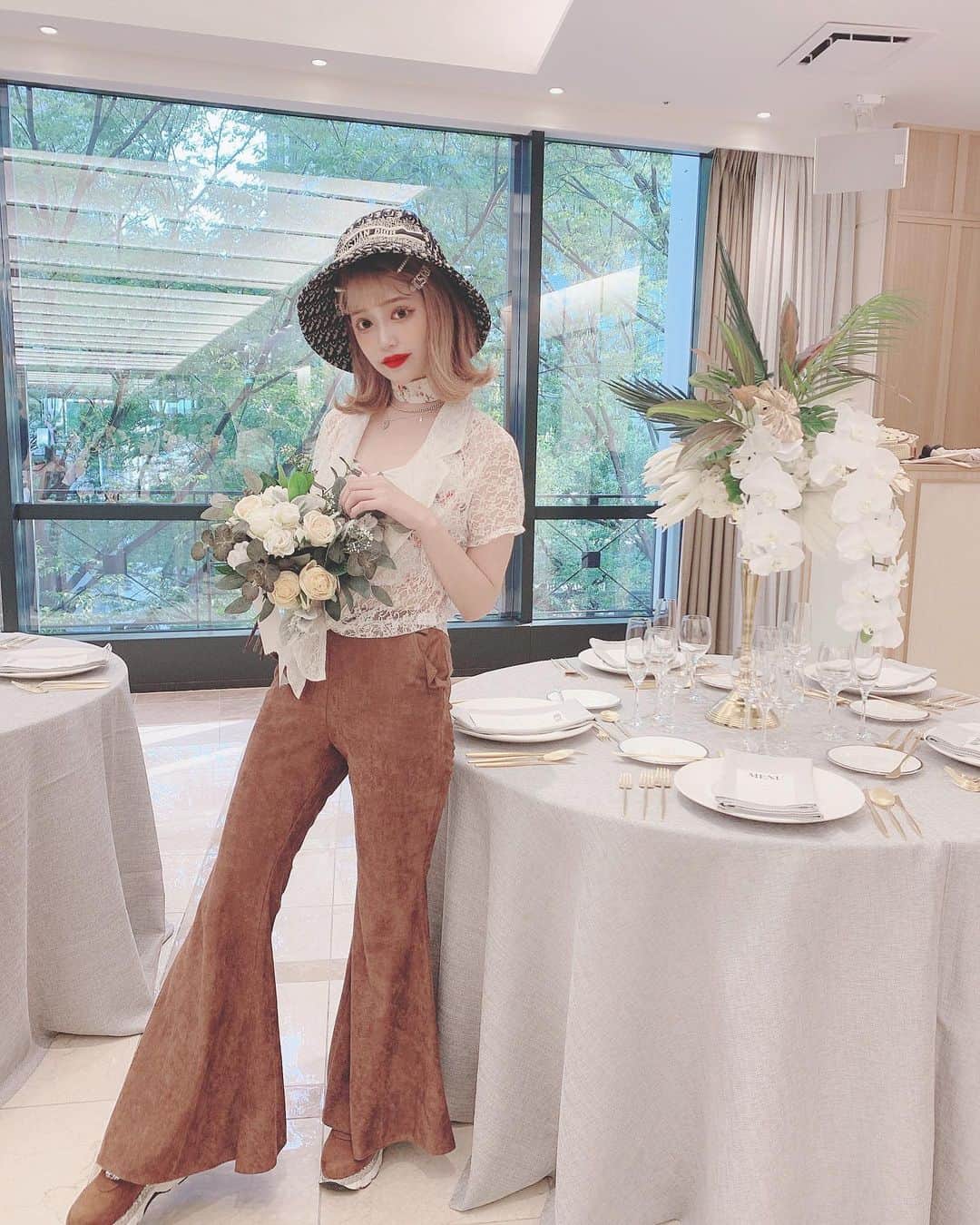 のインスタグラム：「♡ コーデ❤︎ もなかちゃんのブランド @fiction_tokyo_official の パンツげっとしたよ🍒 ： 先日、疲労や暴飲暴食で 顔がパンパンだったので @daikanyama_medical で 美容針してもらったよ♡ 3枚目は施術まえ！ こんなにパンパンだったのに すっきりした😭💕 顔にでやすいから定期的に通いたい... ： #美容針#daikanyama#代官山メディカル整体院」
