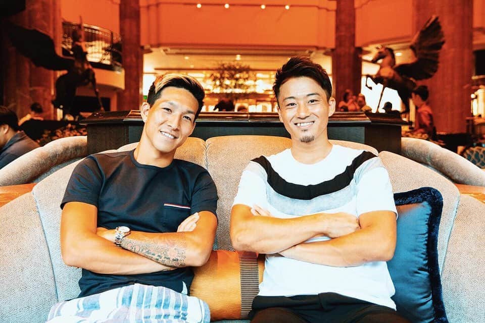 小林祐希のインスタグラム：「株式会社Reviveと契約しました。﻿ ﻿ 新しいこと、もしかしたら批判されるようなことにも一緒になってチャレンジしてくれる前田眞郷に惚れました。﻿ ﻿ これから一緒に成長していけたらと思います！﻿ ﻿ #小林祐希﻿」