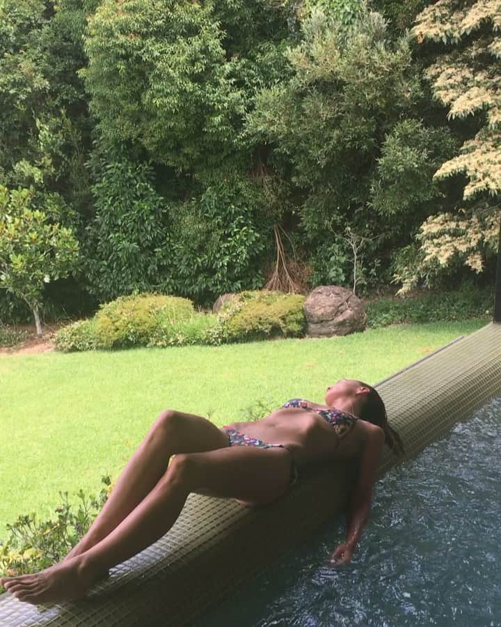シャーニ・ヴィンソンのインスタグラム：「Happy #humpday from @spicerstamarindretreat 🛁 🧖🏽‍♀️ #spaanise #spicersretreats @sunshinecoasthinterland」