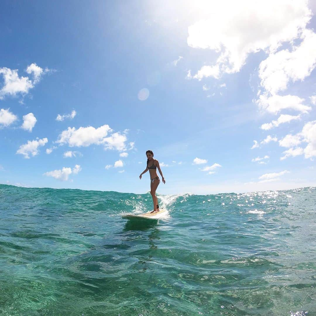 南美沙さんのインスタグラム写真 - (南美沙Instagram)「ずっと行きたかった @mitokasuya さん サーフレッスン🏄‍♀️. . めっちゃ楽しかったし、めっちゃパワーもらえました😊✨✨🌺. . Hawaiiといったら、 @mitokasuya さんのサーフレッスン🏄‍♀️✨🤙. . 写真も綺麗に撮って頂けて嬉しいっ😆❤️❤️ . . .  #hawaii #ハワイ #hawaiilife #ハワイライフ #ハワイ暮らし #ハワイに住む . #surf #surfing  #好き  #波 #サーフガール#波乗り女子 #サーファー #surfergirl  #surf #サーフィン女子 #サーフィン  #海 #南美沙  #波乗り #サーフィン好きな人と繋がりたい  #サーフィンライフ  #海」9月11日 20時14分 - miee.misa