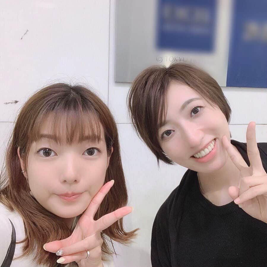 蒼羽りくさんのインスタグラム写真 - (蒼羽りくInstagram)「可愛い下級生とランチをしました💕 . . .  れのちゃん(#紫咲樹れの)は 彼女の初舞台だった 宙組公演「華やかなりし日々」 の時からの仲良しさんです💖 . . .  宝塚では、この上級生から色々教わり学びたい… 何かお手伝いをしてその中で何か学びたい… と、いう人のお手伝いをするという伝統(?)があるのですが←説明下手💦  れのちゃんは当時、まだまだ下級生だった私に 「お手伝いをしたいです」 と言ってくれた可愛い下級生です😊 その時から本当にお世話になっていて… 月組さんだったれのちゃんと宙組だった私は会う機会は少なかったかもしれません。 でもいつも元気な真っ直ぐな心で 「りくさん、聞いてください！」 と声をかけてくれる彼女に私が元気をもらっていました✨ そんなれのちゃんとの時間はあっという間で、 話すことがあり過ぎて、いつまでも喋っていられる… そんな妹の様な可愛い下級生です💕 . . .  #可愛い #下級生 が #誕生日 を #祝ってくれました！ #私の誕生日 は #10月 です… #1か月 早くない？🤣」9月11日 20時14分 - riku_sorahane