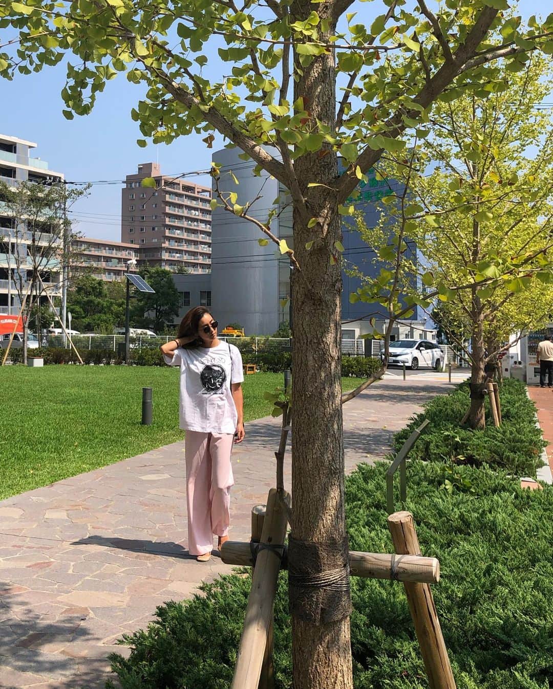 のインスタグラム：「💭 . . まだまだ暑い🥵🥵ね。」