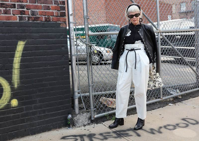 Accidental Iconさんのインスタグラム写真 - (Accidental IconInstagram)「Back to Brooklyn and B&W. A really fun and relaxed NYFW. Photo: @mrstreetpeeper for @voguemagazine #nyfw #brooklyn #nyc #street」9月11日 20時34分 - iconaccidental