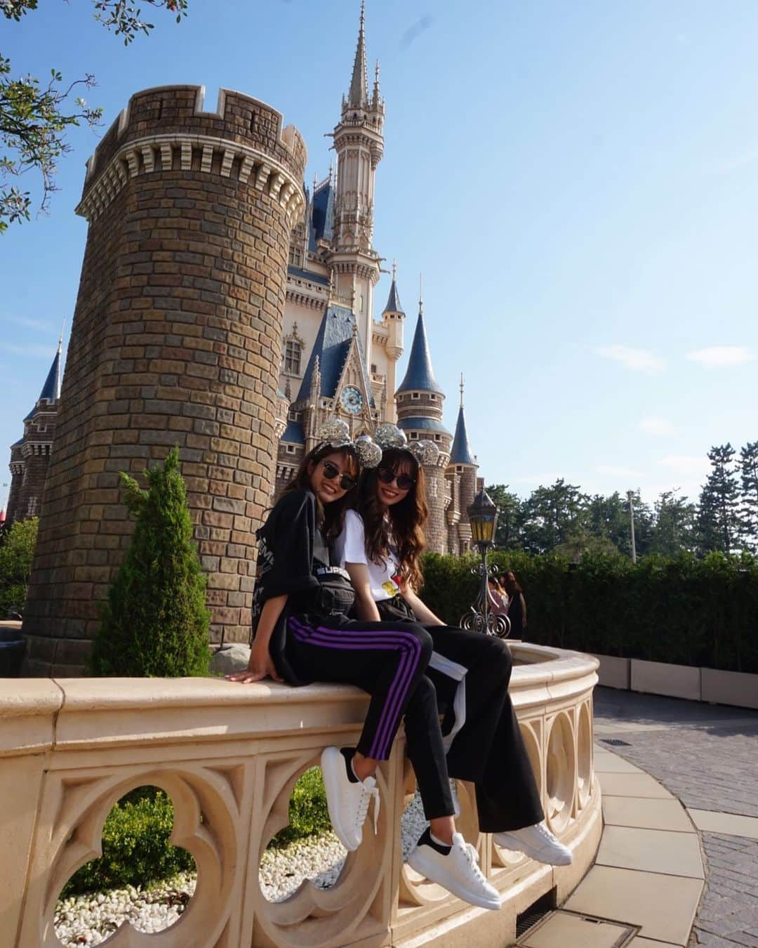 川猿てるみさんのインスタグラム写真 川猿てるみinstagram ディズニー楽しかった 初めましてのゆりあちゃん可愛すぎた 同い年てゆうのが嬉しいし 優しそうやなておもてたらホンマに根から優しいし 標準語可愛すぎやしとにかく好き 今度はゆっくりご飯