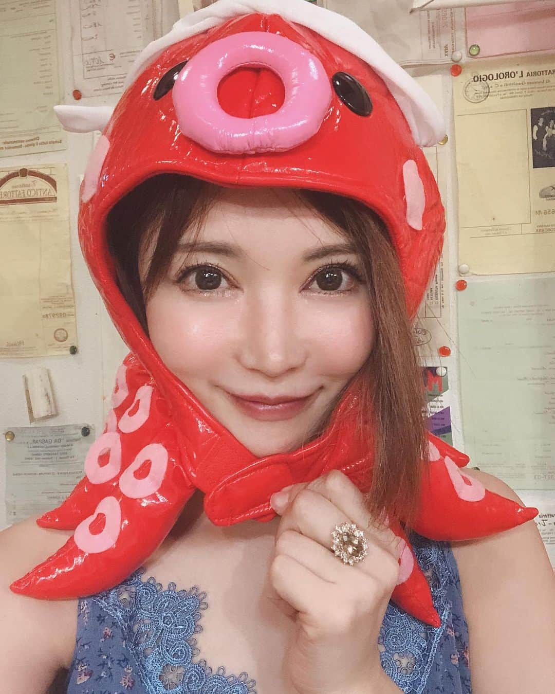 のインスタグラム：「タコ食べたらタコ🐙女になっちゃった笑❤️ #タコ女 #里美ゆりあ #メゼババ #亀戸 #イタリアン」