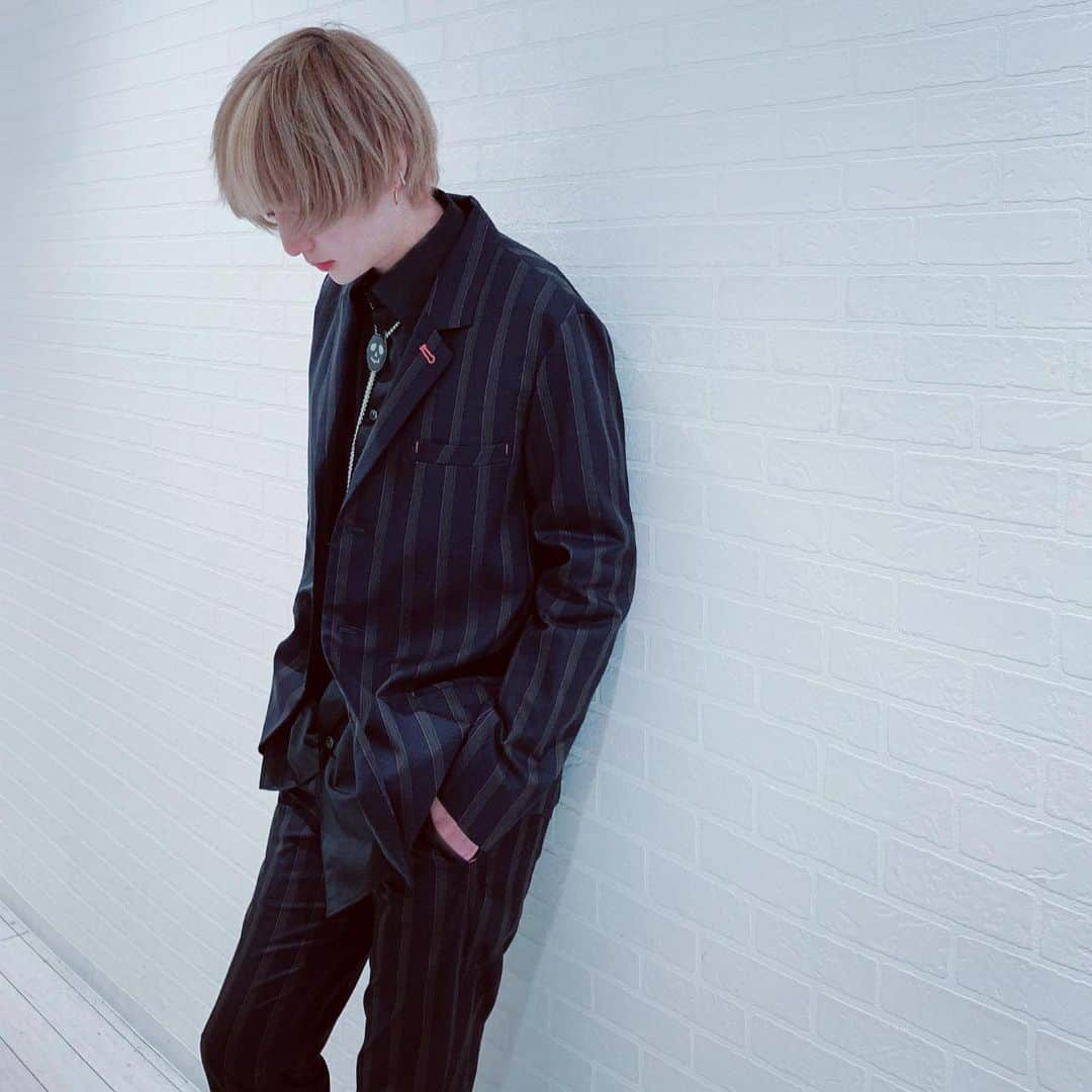 ゆーちゃそ王子さんのインスタグラム写真 - (ゆーちゃそ王子Instagram)「REGIMENTAL Jacket & Pants💀🎩 ・ ・ ・ こういうのあんまり着ないけど似合ってるかな？😝 ・ ・ ・ ・ ・ #milkboy #ミルクボーイ #landbymilkboy #ランドバイミルクボーイ #ファッション #fashion #instalike #instafashion」9月11日 20時44分 - yuchaso_prince