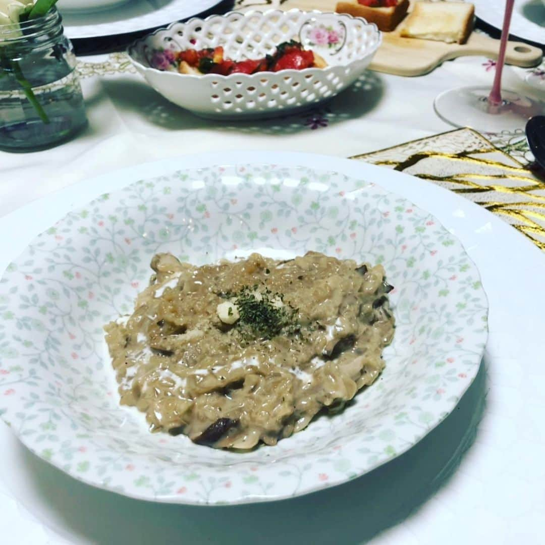 武田るいさんのインスタグラム写真 - (武田るいInstagram)「生夏先生のお料理教室👩‍🏫❤️ ゆうりたんと行ってきたよ🤤✨ 🍆夏野菜の焼きマリネ 🥔ビシソワーズ 🍅ブルスケッタ 🍖ハンバーグ 🍄ポルチーニ茸のリゾット 🍫チョコレートケーキ 簡単おしゃれで全部美味しい🥺✨おうちで作るの楽しみだな💕 #お料理教室 #cooking #自炊女子 #dinner #イタリアン🇮🇹 #女子会」9月11日 20時55分 - rui_1002