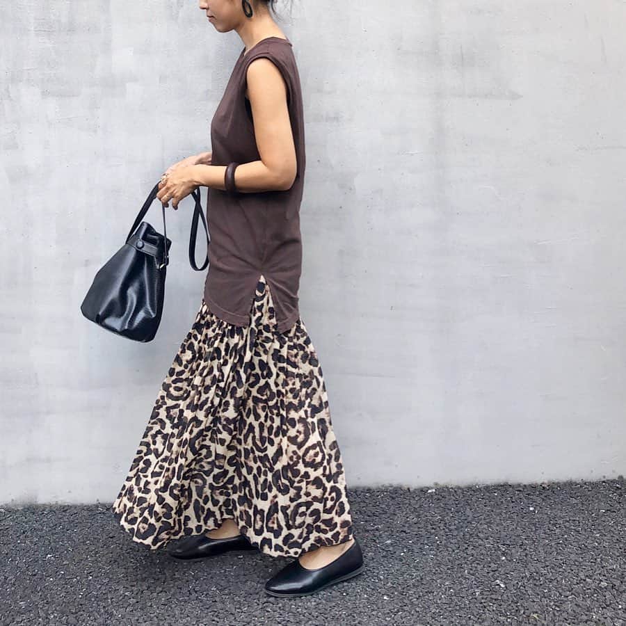 acco.mamaさんのインスタグラム写真 - (acco.mamaInstagram)「⠀ 秋といえばレオパ🐆 ってことで @8styleshop で見つけた レオパスカート初挑戦☝︎ ⠀ コーデの詳細はblogに५✍⠀ @acco.mama TOPから是非♡ ⠀ かわいーかわいー やっぱヒョウ柄好きだわー𓀠 81年生まれとしては たまらんやつー #コギャル世代 ☺️💬 ⠀ @8styleshop の LINEで友達登録すると 500円割引しているそうなので 気になる方は是非♡ ⠀ #8styleshop  #LAppartement #lavishgate #秋色コーデ  #fin #レオパード #レオパ ⠀ #楽天ROOMに載せてます #ROOMインフルエンサー」9月11日 20時48分 - acco.mama
