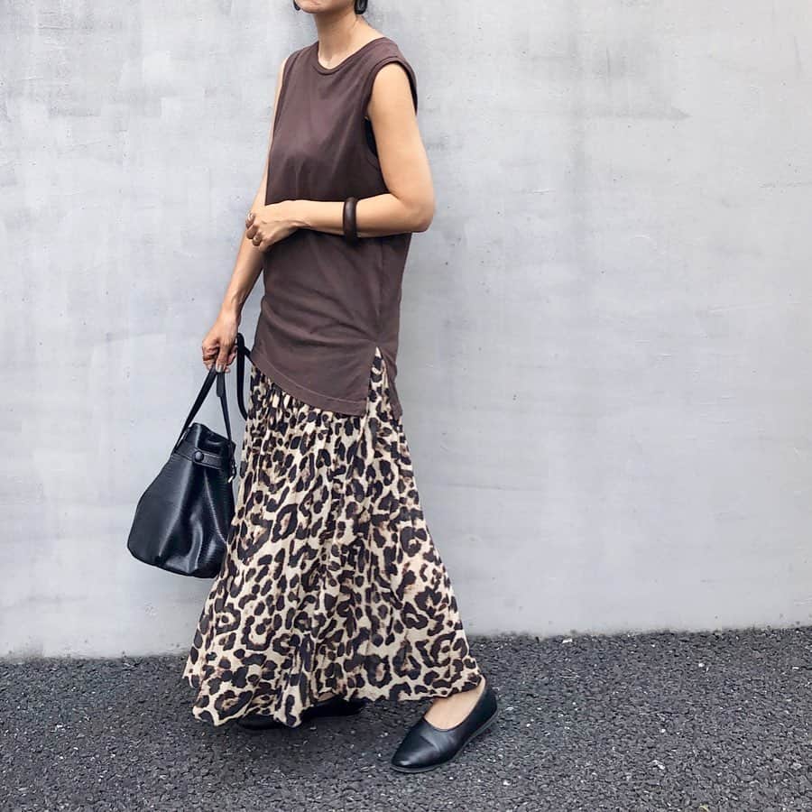 acco.mamaさんのインスタグラム写真 - (acco.mamaInstagram)「⠀ 秋といえばレオパ🐆 ってことで @8styleshop で見つけた レオパスカート初挑戦☝︎ ⠀ コーデの詳細はblogに५✍⠀ @acco.mama TOPから是非♡ ⠀ かわいーかわいー やっぱヒョウ柄好きだわー𓀠 81年生まれとしては たまらんやつー #コギャル世代 ☺️💬 ⠀ @8styleshop の LINEで友達登録すると 500円割引しているそうなので 気になる方は是非♡ ⠀ #8styleshop  #LAppartement #lavishgate #秋色コーデ  #fin #レオパード #レオパ ⠀ #楽天ROOMに載せてます #ROOMインフルエンサー」9月11日 20時48分 - acco.mama