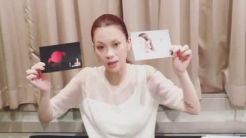 小柳ゆきのインスタグラム：「最後！ CDにつくサイン入りポストカードです！ ふー。 長々と宣伝失礼致しました笑笑😬 . . という事で、頭パンパンの現在ですが、今日も楽しくカウントダウン。 9/13  20周年特別記念ライブまであと… ‼️2日‼️」