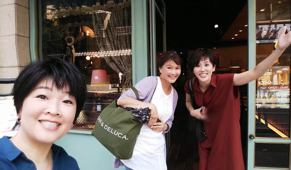 にしおかすみこさんのインスタグラム写真 - (にしおかすみこInstagram)「#ランチ会 お店の前で浮かれる😚✨ #高見恭子 さん #明山直未 さんと 美味しいお料理をいっぱい食べたくて、ワンピースのベルトは外している。 #準備万端」9月11日 20時56分 - nishioka_sumiko