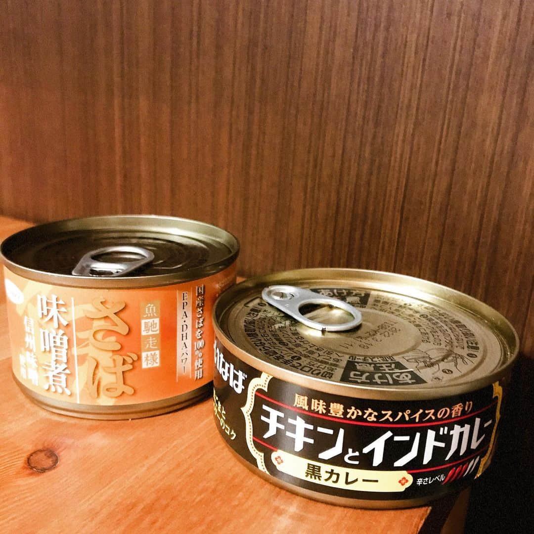 三好ジェームスのインスタグラム：「缶詰めデビュー！ 最近のブーム！ 缶詰め！色んな味があってクセになる。 #そんなに興味なかったけど食べ始めたら止まらない。#いっぱい缶詰め知りたい#缶詰め教えて#缶詰めマニア #缶詰め#缶詰#サバ缶#サバ缶レシピ#さばみそ #鯖味噌缶#さば味噌煮 #カレー缶#チキンとインドカレー#いなば#ノルレェイク #ご当地缶詰#みよしのおもたせ」
