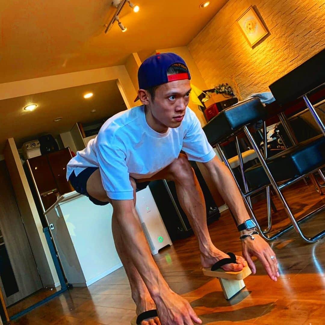のインスタグラム：「Training at every time & everywhere🏃‍♂️ #一本下駄 #teamtaku #tt #skijumping #チームtaku #チームタク #スキージャンプ #takutakeuchi #竹内択」