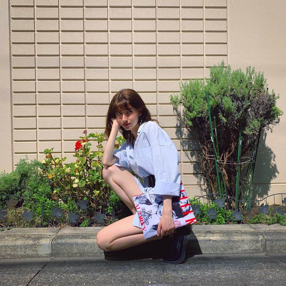 LINA（吉村リナ）さんのインスタグラム写真 - (LINA（吉村リナ）Instagram)「These days, I’m running all over the place each day💨💨💨 But I‘m totally in love with this life style...as much as my schedule is full, the better the life ⚡️☔️🌞📚👩‍🍳💻🍎📸👣 Especially since I figured out the purpose and meaning to use my life-time 🌍 ⠀⠀ PS. Special announcement coming soon.......❤︎ ⠀⠀ ーーー ⠀⠀ 今朝気がついた🌞 ⠀⠀ この頃は、 毎日リアルに“走り回ってる“ な〜と🏃‍♂️💨笑 でも今は、このライフスタイルに本気で恋に落ちてしまった… ⠀⠀ 少し前までの 人生のどん底、 自尊心のどん底に埋もれていた時期から見返すと、 180度ちがう信じられないほどの変化... ・ でも やっぱり ⠀⠀ 決してブラされることのない唯一の 目的を見つけて、 パワフルな意味を持って生きると決めた日から、  これほど楽しい人生の生き方／はたらき方はないと 気がついた⚡️☔️🌞📚💻🍎📸👩‍🍳👣 ⠀⠀ #近日中にとある大発表を２つします ...❤︎??」9月11日 21時12分 - lina3336