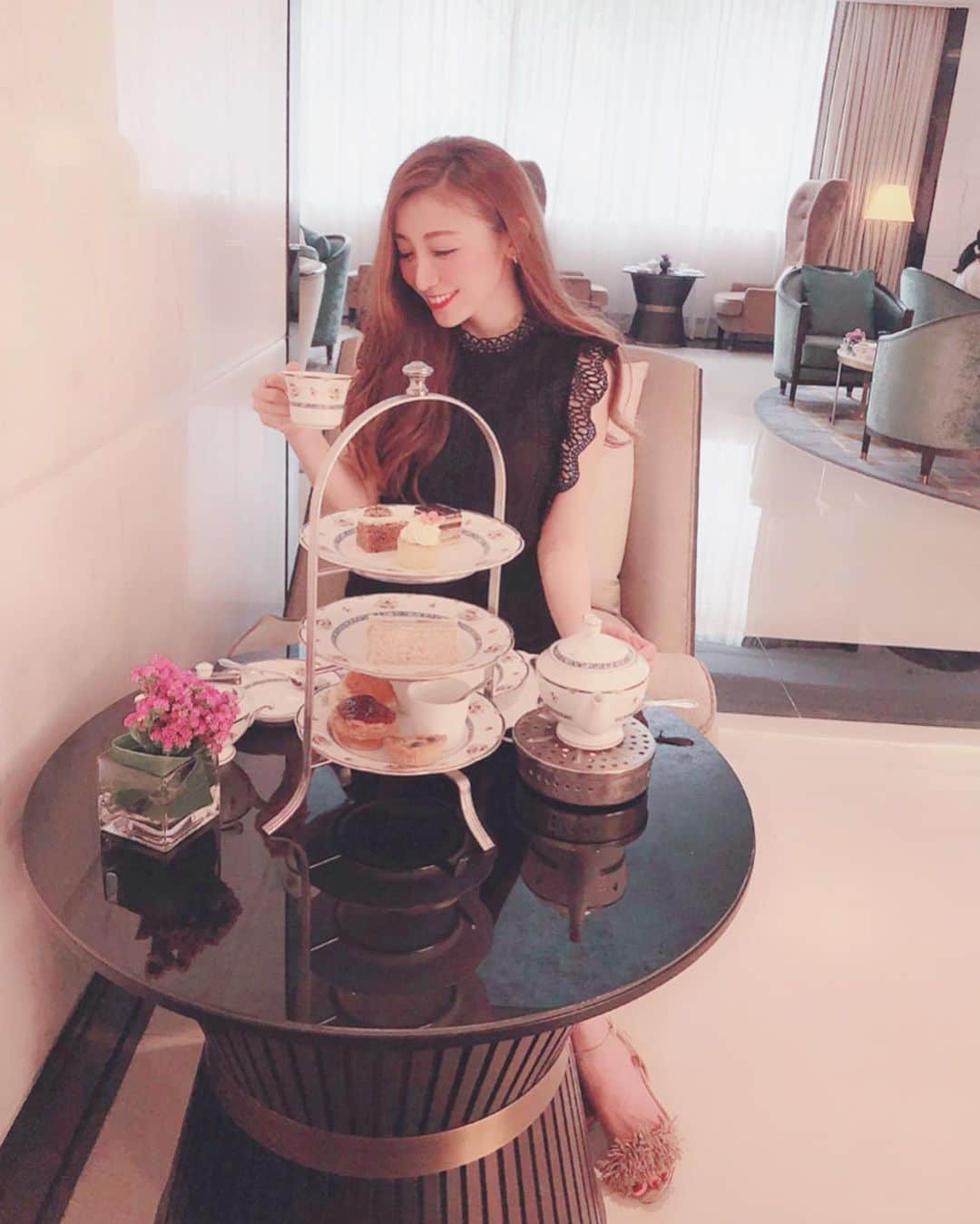 東條恭子さんのインスタグラム写真 - (東條恭子Instagram)「. Afternoon tea at @ritzcarltonkualalumpur ❤️ リッツではアフタヌーンティーも楽しみました🍰🍓♬ ホテルの方達との楽しいおしゃべりも幸せな思い出☕️❤️ . . . . #hotellovers #ritzcarlton #ritzcarltonkualalumpur #ホテル #リッツカールトン #trip #vacation #旅行 #旅行大好き #旅行好き #旅行好きな人と繋がりたい #旅行好き女子 #海外旅行 #海外旅行好きな人と繋がりたい #海外旅行大好き #relax #relaxing #relaxing_time #malaysia #kl #kualalumpur #タビジョと繋がりたい #旅スタグラム #アフタヌーンティー #afternoontea」9月11日 21時14分 - kyoko_tojo