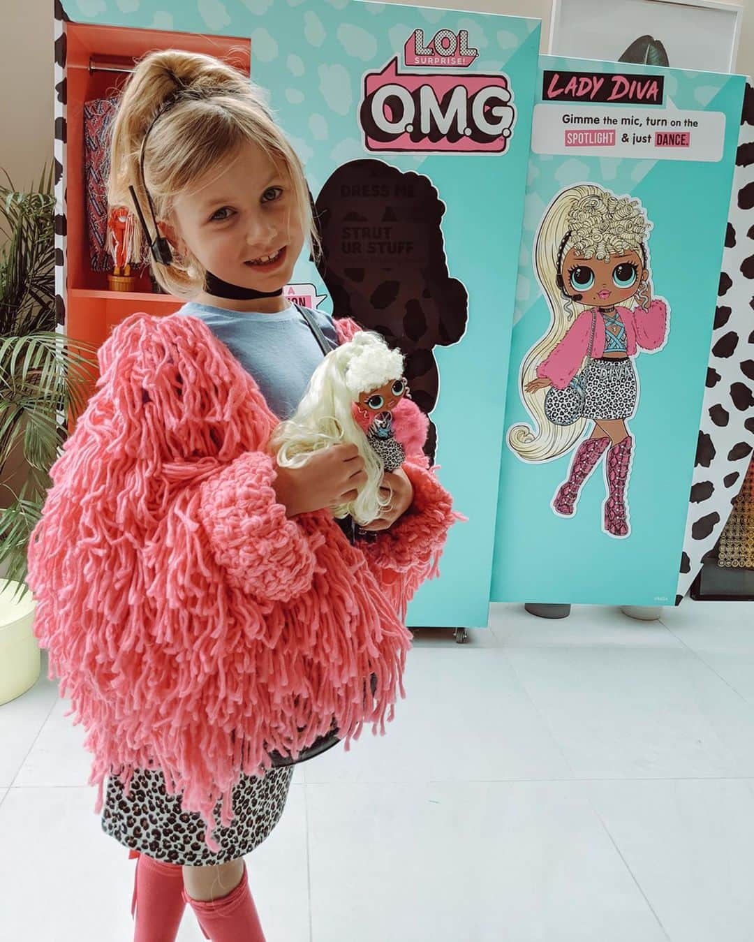 ルー・ティーズデールさんのインスタグラム写真 - (ルー・ティーズデールInstagram)「Happy Birthday Princess Baby Lux 😍.... of course you wanted to dress up as a life size @lolsurprise.uk OMG Doll 💞 ———————————— #sp #collectlol #collectomg #LOLxCB」9月11日 21時15分 - louteasdale