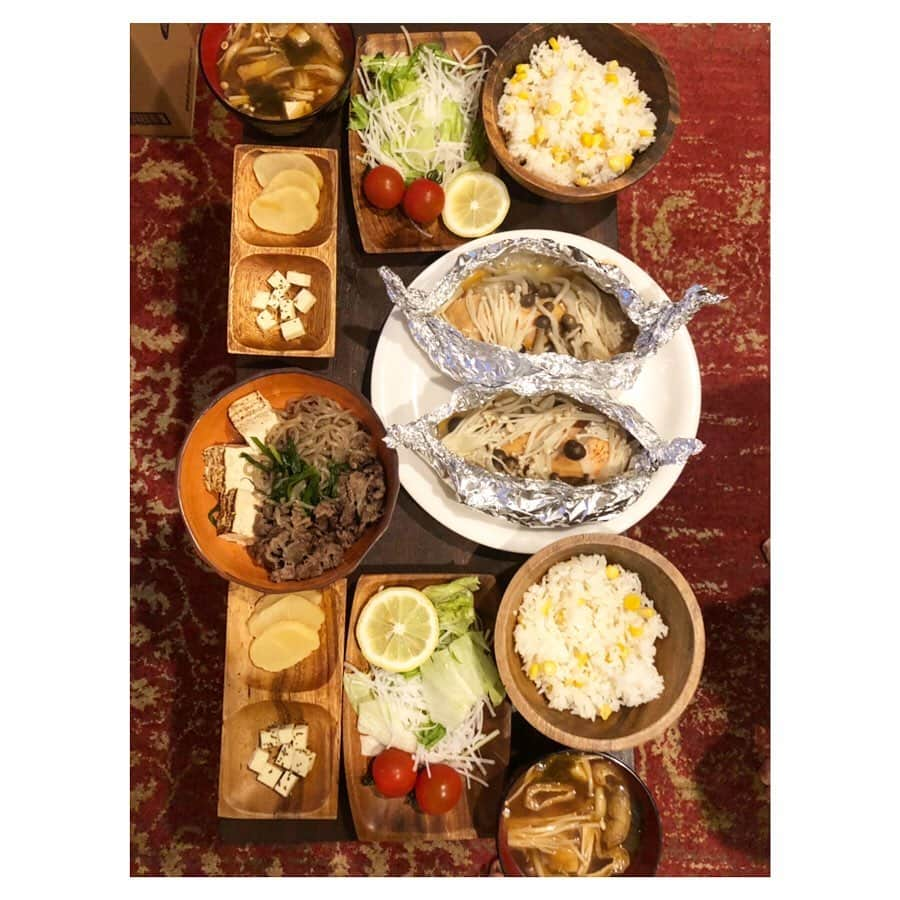 永井葉月さんのインスタグラム写真 - (永井葉月Instagram)「________________________________________ Hazu'kitchen👩‍🍳 〜Food〜 ☆Salmon🐟 ☆Miso Soup ☆Meat tofu ☆Hot sand🥪 _______________________________________ ☆鮭のホイル焼き ☆コーンご飯 ☆サラダ ☆味噌汁 ☆肉豆腐 ☆ホットサンド だいぶ前のもの😊✌️ 簡単で栄養も考えたメニューです！ とても美味しく作れたよ🗣💗 ホットサンドは良く作るので 入れたら美味しいよってゆう 具材を教えてくださーい🤔 次は何作ろうかな😘？ #hazukitchen #はづきっちん  #鮭のホイル焼き #肉豆腐  #ホットサンド #料理 #料理好き  #料理上手くなりたい #cooking  #晩御飯」9月11日 21時19分 - hazuki815hazuki