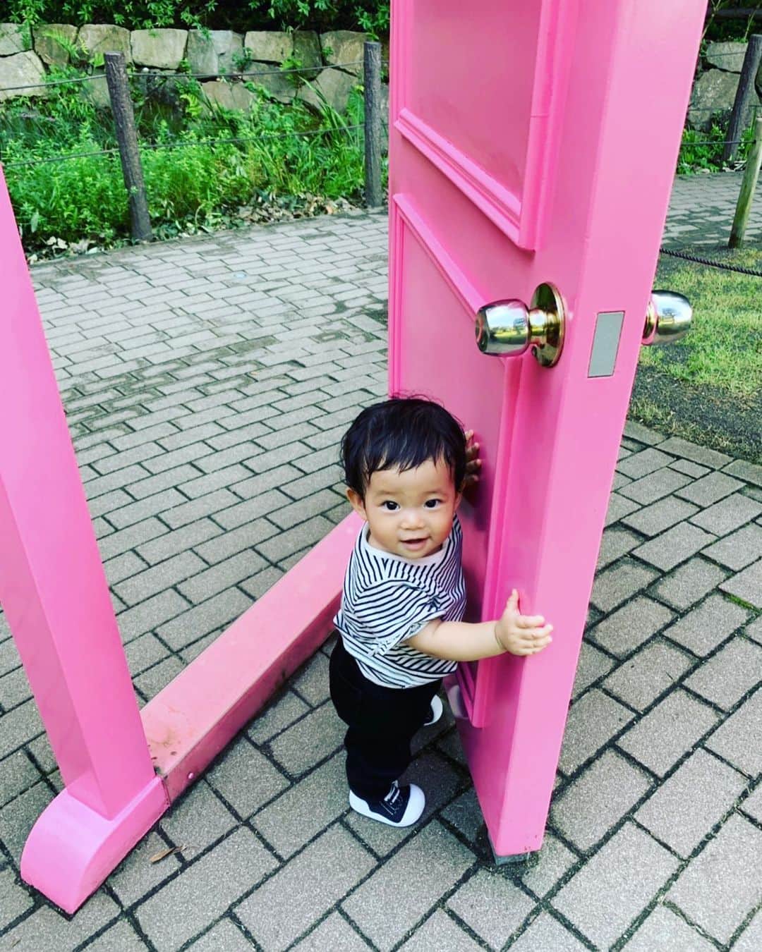 山崎晃平のインスタグラム：「Happy birthday 1 year old, dear my sweet girl🎂🥰🎉」