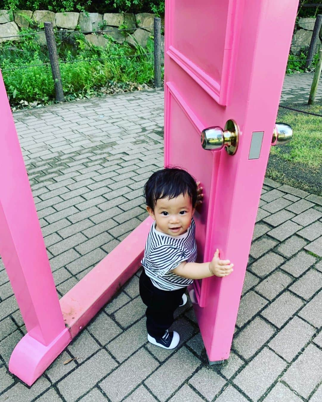 山崎晃平のインスタグラム：「Happy birthday 1 year old, dear my sweet girl🎂🥰🎉」