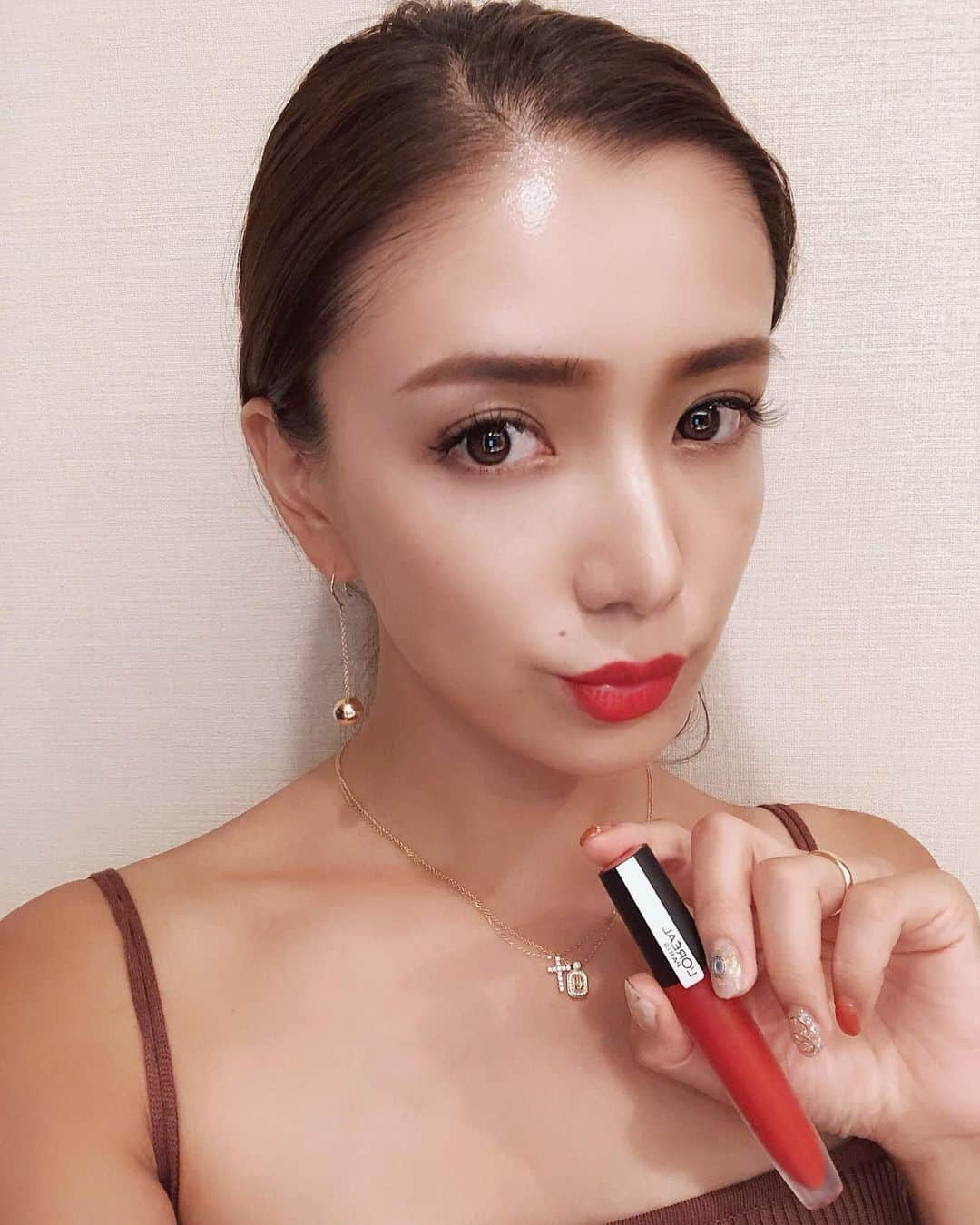 谷口紗耶香さんのインスタグラム写真 - (谷口紗耶香Instagram)「ロレアル パリ💄 #ルージュシグネチャー ・ 🆕lip  RED系>> 115番 brown系>> 116番 つけてみたよ♡ ・ マット✖️みずみずしい が新感覚✨ マットリップ 特有の 乾き もなくピタっと密着して、 色持ち バツグン♡ ・ 色味も トレンドおさえたラインナップで パッケージも高級感あって可愛い〜♥️ シーンに合わせて、 使い分けできるしコスメ好きのわたしにはたまらない🤘🏽 #ロレアルパリ#夕焼けカラー#透け感マットリップ#ルージュシグネチャー#pr #instamodel#beauty#instaootd#ootd#model#sayakataniguchi#shooting#kawaii#selfie#girl#instaglamor#influencer#japanese#today#cute#拍照#可爱#今天的衣服#谷口紗耶香#时尚#패션#귀엽다#일본인#촬영#beautiful」9月11日 21時37分 - saayaamam