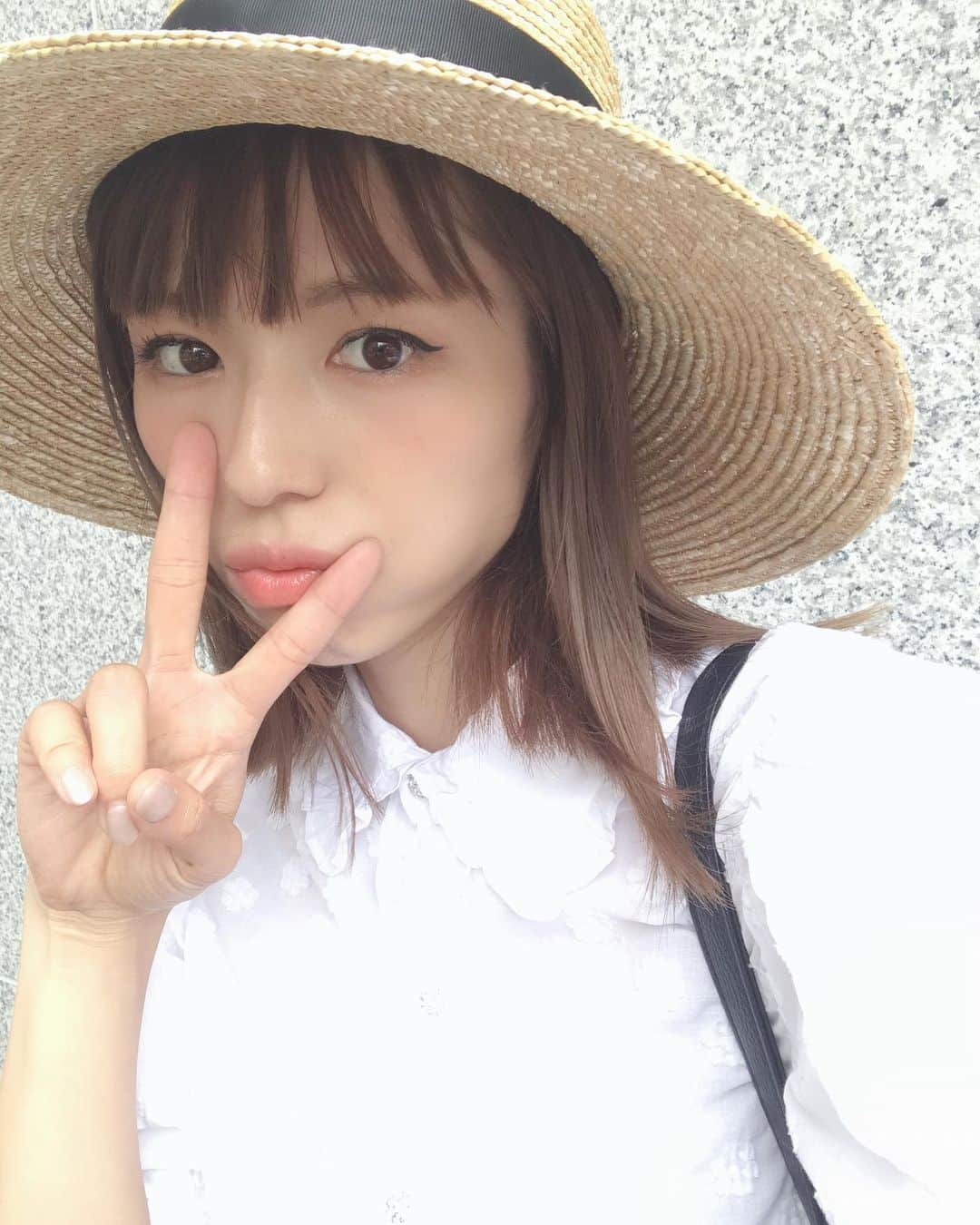 若槻千夏さんのインスタグラム写真 - (若槻千夏Instagram)「髪染めました。  いつもの ひな壇に馴染む髪色。  染めるのに 髪サラサラになる。  カリスマ美容師 ❤︎ ももさん達いつも あたす ❤︎」9月11日 21時51分 - wakatsukichinatsu