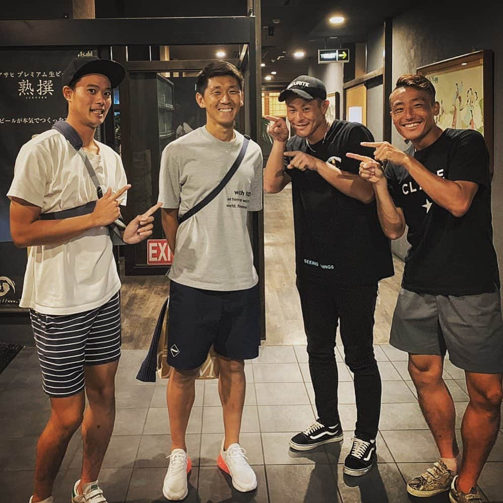 村山智彦さんのインスタグラム写真 - (村山智彦Instagram)「ㅤㅤㅤㅤㅤㅤㅤㅤㅤㅤㅤㅤㅤ ✨水本会(仮)✨ ㅤㅤㅤㅤㅤㅤㅤㅤㅤㅤㅤㅤㅤ #焼肉食べ #サッカーの話から #プライベートの話をまで #楽しい時間 #オペの話が意外と盛り上がる #水さん明日バースデー #でもしっかりご馳走になる笑 #すみません #米原は全治6ヶ月とか言うてたけど #基本的には元気 #風呂入れないらしく #ちょっとだけ臭い #ちょっとだけね #メロはグロインの苦しさを教えてくれた #でも寝言では痛みないらしい #やっぱり角田信朗 #おやすみなさい」9月11日 22時01分 - tomohiko_murayama