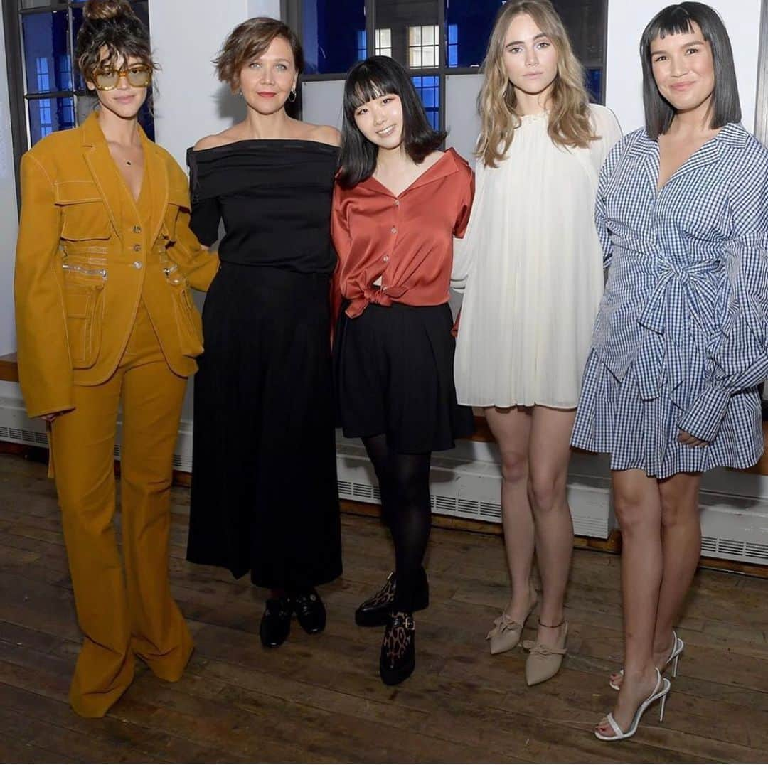 アディアムさんのインスタグラム写真 - (アディアムInstagram)「Group Shot with Designer #HanakoMaeda and the Front Row Ladies; #CaluRivero, #MaggieGyllenhaal, #SukiWaterhouse and #ZoeChao.」9月11日 22時01分 - adeam