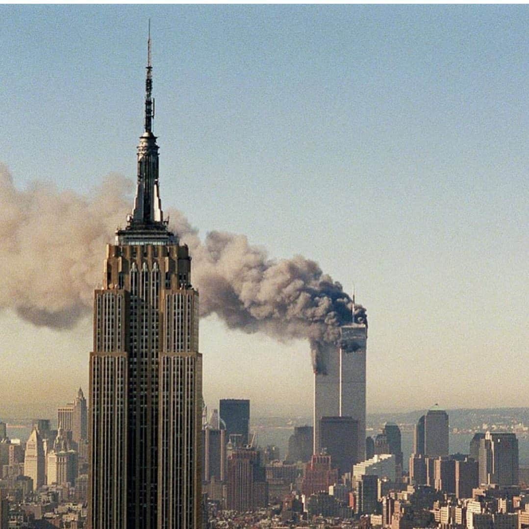 ブライアンアトウッドさんのインスタグラム写真 - (ブライアンアトウッドInstagram)「9/11 We will Never Forget.  These images still give me chills 18yrs later. 🙏🏼 🇺🇸」9月11日 22時02分 - brian_atwood