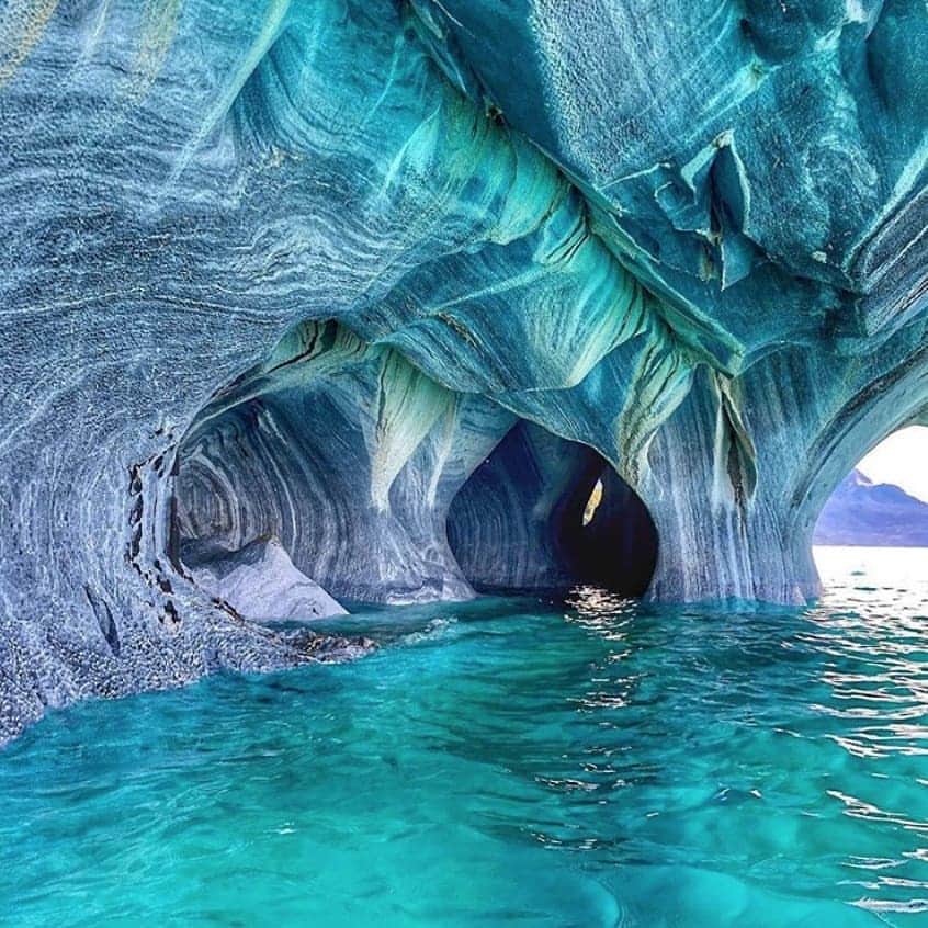 エールフランスのインスタグラム：「Gazing over the translucent chilean waters and letting the feeling of serenity take over.  Sentir son regard se perdre sur les eaux transluscentes chiliennes et se laisser envoûter par un sentiment de sérénité. 📷 Merci @tillotoro #AirFrance #Franceisintheair」