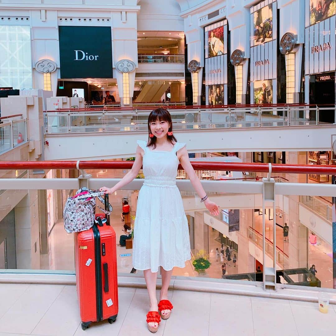 DJ MIYAさんのインスタグラム写真 - (DJ MIYAInstagram)「やっほーん💓先週の台北への旅の写真の続きでーす💓 .  台北101は、観光スポットとしてど定番な所ですが 大好きなんです❤️❤️ ほんとwifiもあるし、広いし 雰囲気もゆったりとして好きでーす💓 . . . . 「Ｗ台北」に滞在していたので、歩いても行ける距離ーっありがたかった💓(o^^o) . . .  #台北101　#台湾女子旅　#台北　#台湾ホテル　#台北旅行  #taipei101mall  #信義区　#統一時代百貨　#台湾旅行 #台湾好き　#アジア旅行　#taipeicafe  #旅ブロガー　#海外旅行好き　#旅行記録　#今日のコーデ  #タビジョ #台北ひとり旅  #旅インスタグラマー　#ファッショニスタ　#ファッションブロガー #インスタグラマー　#インフルエンサー #台湾女子旅行 #海外旅行  #今日のコーディネート #ファッション好き #マイトリップ #マイトリップMIYA」9月11日 22時19分 - dj_miya