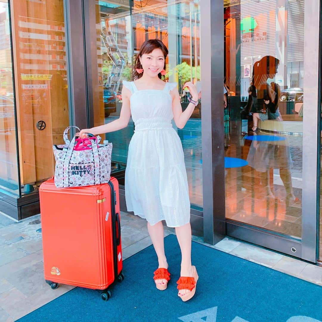 DJ MIYAさんのインスタグラム写真 - (DJ MIYAInstagram)「やっほーん💓先週の台北への旅の写真の続きでーす💓 .  台北101は、観光スポットとしてど定番な所ですが 大好きなんです❤️❤️ ほんとwifiもあるし、広いし 雰囲気もゆったりとして好きでーす💓 . . . . 「Ｗ台北」に滞在していたので、歩いても行ける距離ーっありがたかった💓(o^^o) . . .  #台北101　#台湾女子旅　#台北　#台湾ホテル　#台北旅行  #taipei101mall  #信義区　#統一時代百貨　#台湾旅行 #台湾好き　#アジア旅行　#taipeicafe  #旅ブロガー　#海外旅行好き　#旅行記録　#今日のコーデ  #タビジョ #台北ひとり旅  #旅インスタグラマー　#ファッショニスタ　#ファッションブロガー #インスタグラマー　#インフルエンサー #台湾女子旅行 #海外旅行  #今日のコーディネート #ファッション好き #マイトリップ #マイトリップMIYA」9月11日 22時19分 - dj_miya