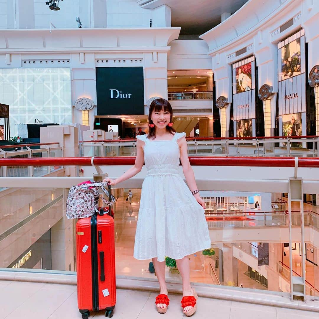 DJ MIYAさんのインスタグラム写真 - (DJ MIYAInstagram)「やっほーん💓先週の台北への旅の写真の続きでーす💓 .  台北101は、観光スポットとしてど定番な所ですが 大好きなんです❤️❤️ ほんとwifiもあるし、広いし 雰囲気もゆったりとして好きでーす💓 . . . . 「Ｗ台北」に滞在していたので、歩いても行ける距離ーっありがたかった💓(o^^o) . . .  #台北101　#台湾女子旅　#台北　#台湾ホテル　#台北旅行  #taipei101mall  #信義区　#統一時代百貨　#台湾旅行 #台湾好き　#アジア旅行　#taipeicafe  #旅ブロガー　#海外旅行好き　#旅行記録　#今日のコーデ  #タビジョ #台北ひとり旅  #旅インスタグラマー　#ファッショニスタ　#ファッションブロガー #インスタグラマー　#インフルエンサー #台湾女子旅行 #海外旅行  #今日のコーディネート #ファッション好き #マイトリップ #マイトリップMIYA」9月11日 22時19分 - dj_miya