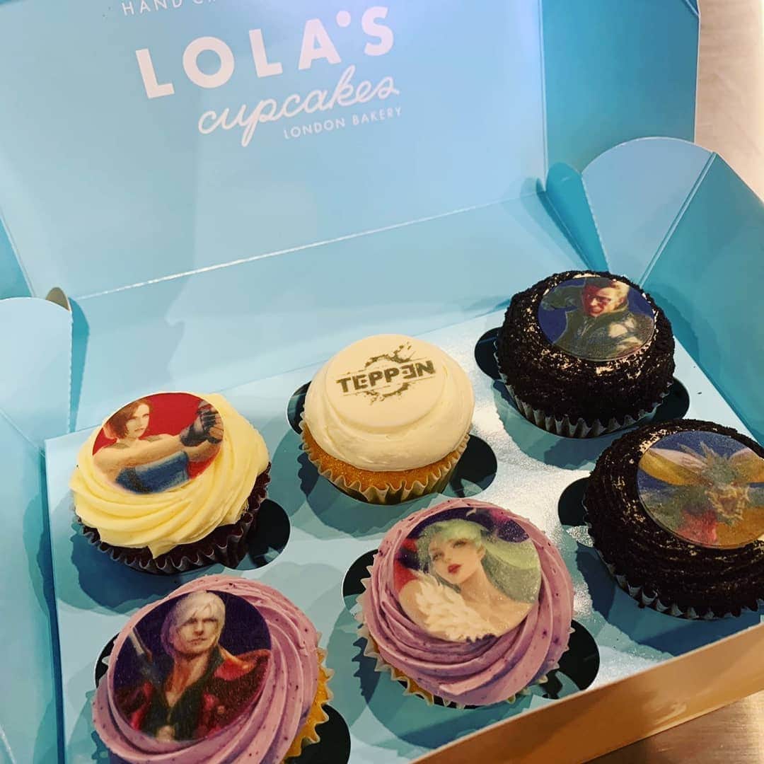 梅原大吾のインスタグラム：「#TEPPEN 200万DL祝いのカップケーキ Celebration cupcakes for TEPPEN  reaching 2 million downloads. #lolascupcakes @lolascupcakestokyo @playteppen @playteppen_asia」