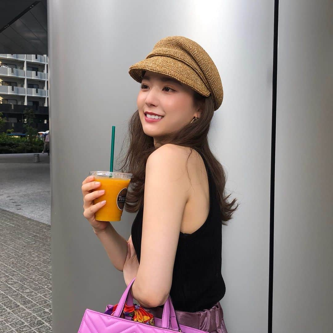 ひよんさんのインスタグラム写真 - (ひよんInstagram)「👗🌈👒💓 ㅤㅤㅤㅤㅤㅤㅤㅤㅤㅤㅤㅤㅤ こんな夏服を着るのも もうおしまいかな？🤭🌳 ㅤㅤㅤㅤㅤㅤㅤㅤㅤㅤㅤㅤㅤ 👚 @forever21 👒 @ca4la_official 👜 @gucci  ㅤㅤㅤㅤㅤㅤㅤㅤㅤㅤㅤㅤㅤ スカートとくつは韓国で買ったよ🇰🇷💓 ㅤㅤㅤㅤㅤㅤㅤㅤㅤㅤㅤㅤㅤ #fashion #autumn #coordinate #koreangirl #koreanstyle #feeyong #ootd  #패션 #코디추천 #오오티디 #데일리룩 #희영 #コーデ #韓国ファッション #韓国人 #ひよん」9月11日 22時24分 - cchan_fee4