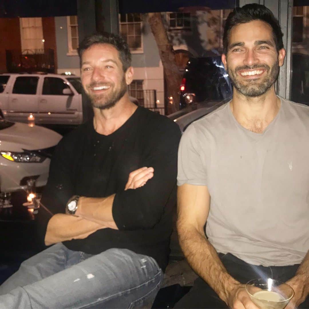 イアン・ボーエンのインスタグラム：「I’m thrilled to announce that @tylerhoechlin has finally caught up to me in age!! I knew this day would come if I waited patiently. * Happy Birthday to one of my favorite humans of all time. * This photo was taken in New York City last time we were there together and it’s fitting to post it on 9/11 when most are sad, I’m choosing to celebrate my buddy and the greatest City in the world.」