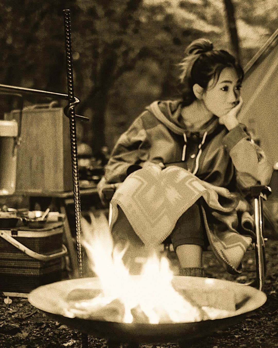 Y U R I Eさんのインスタグラム写真 - (Y U R I EInstagram)「Stay warm…🔥🍁 ph by @s1300pela  #campfire#staywarm#cozy#cozyautumn#naturehippys#takibi#焚き火#焚火#キャンプ#ソトアソビ#ファイヤーディスク#9月」9月11日 22時40分 - yuriexx67