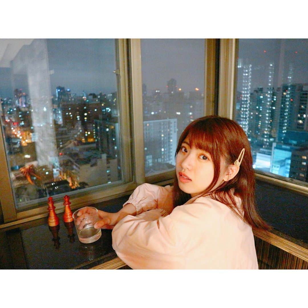 のインスタグラム：「🍵 . 【まちゃの台中🍄】 今までに投稿した場所は 筏子溪河濱公園、文心森林公園、7-11十九甲門市、研果室、issactoast and coffee、H Beam、plutoespressoria、Antidote解藥、分子藥局、我是塔拉朵、堅果小巷、野米樂、玩劇島、可不可熟成紅茶、彩虹眷村、大里龍貓車站、孵空間、粉紅樂園、caffaina coffeegallery、7-11清水億承門市、台中國家歌劇院、藍箱處、台中三井Outlet、小巷愛樂芬、IKEA宜家家居、路思義教堂、感傷唱片行、小雲朵甜點工作室、AirMilk、夢幻小屋、琴森林主題餐廳、wash house、范特喜微創文化、惠蓀咖啡、朵希義式冰淇淋、康橋河畔、CMYKGALLERY、泡芙之家、乳品小棧、柳川水岸步道、GODDESS女神聯盟、益品書屋、BISTRO、高美濕地、綠川水岸廊道、港區運動公園、秋紅谷生態公園、宮原眼科、多爾法式烘焙、競子咖啡、科學博物館、眼科商店、thaij泰式料理、自己印紙膠帶、勤美誠品、一中商圈、文理大道、審計新村、精明一街 . 4日間という短い間で こんなにたくさんの場所に行きましたね 自分もびっくりしました😳 ドライバーになってくれたお父さん、マネージャーになってくれたお母さんとカメラマンになってくれたお姉ちゃんに感謝😂🙏🏻💦 . 故郷から離れたら 故郷のいいところをもっと感じました . 3カ月半に渡って 一応 全部のスポットの写真を投稿しました もちろん写真はまだまだあるので これからもちょこちょこ載せますね💓 . . たくさんの色んな場所に行きましたけれど 私にとって 一番愛おしい場所はやっぱりここだね * * * * * * * * * * * * . 回台中4天 居然去了這麼多地方 自己也嚇了一跳😳 真心感謝當司機的爸爸、當經紀人的媽媽以及當攝影師的姊姊😂🙏🏻💦 . 離開家鄉後 更能感覺到家鄉的好呢 . 花了3個半月 終於把目前拍的點都已經投稿了 當然還有很多照片，有時候會慢慢發出來的💓 . . 雖然去了很多地方 不過最喜歡的果然還是這裡呢 . 【#まちゃの台中🍄】 📍まちゃの家 #実家  #台灣 #台湾 #台湾旅行 #台中 #台中旅行 #台中景點 #Taiwan #taiwantravel #Taichung #taichungtravels」