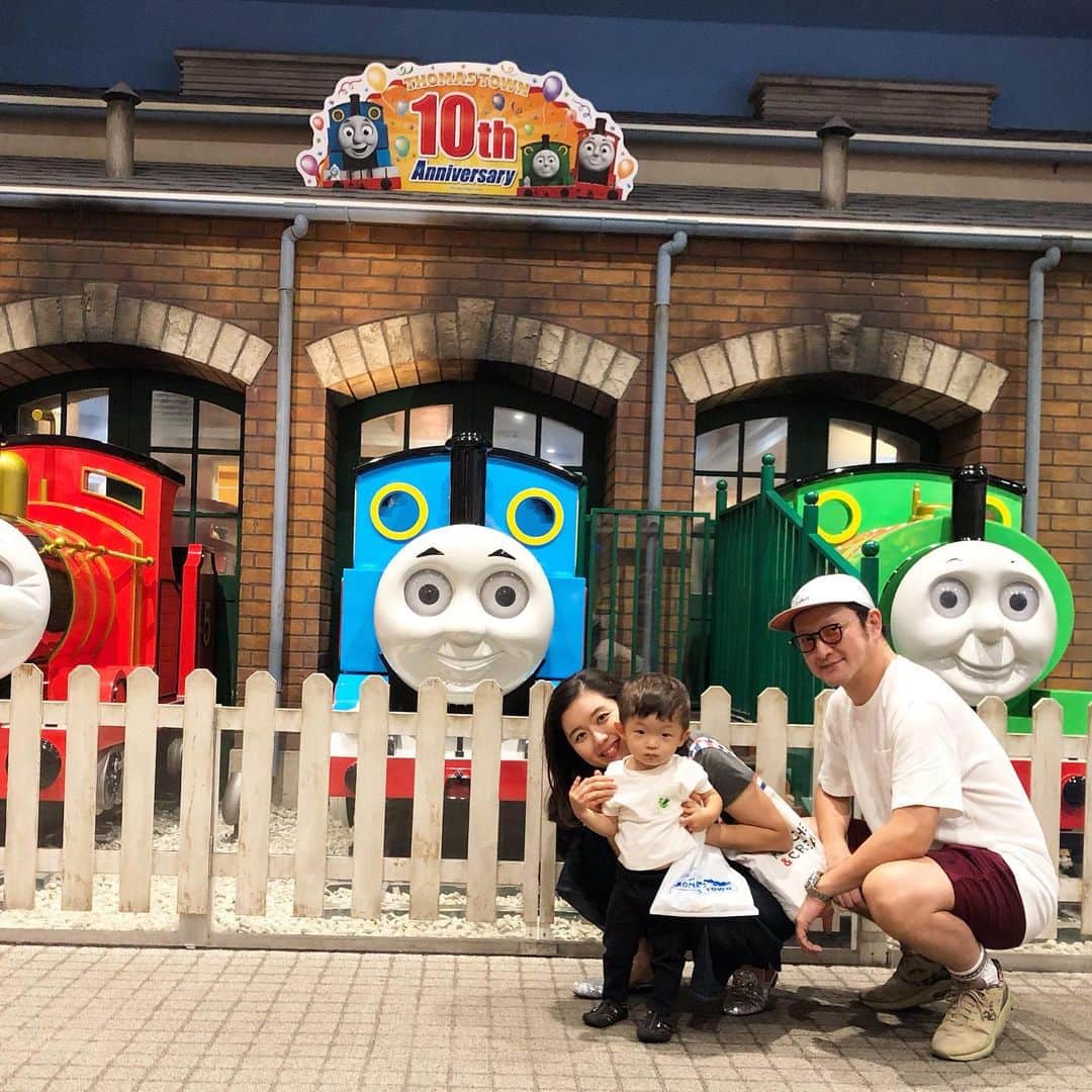 中村獅童さんのインスタグラム写真 - (中村獅童Instagram)「機関車トーマス大好き。  #陽喜 #沙織 #獅童」9月11日 22時43分 - shido_nakamura