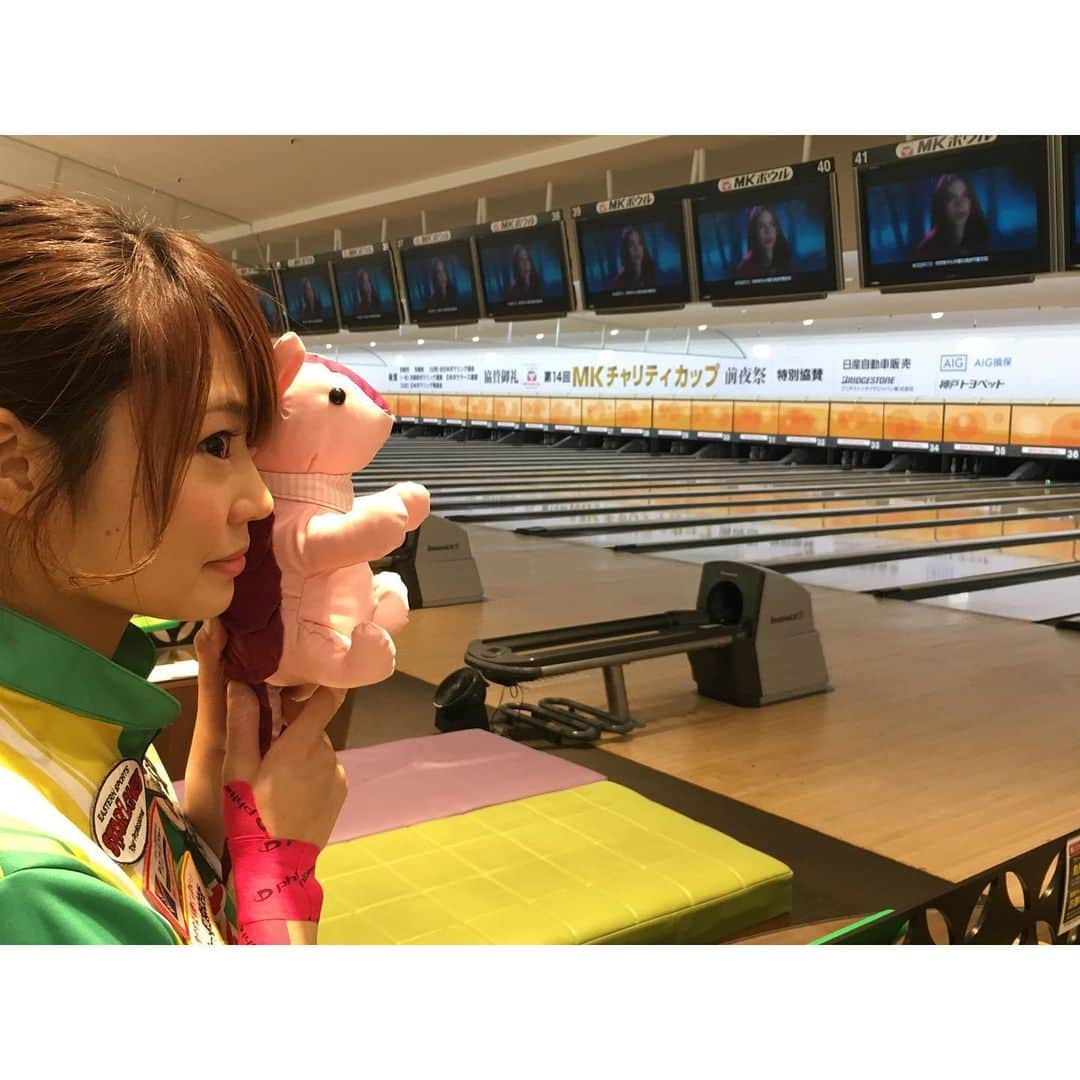 浅田梨奈さんのインスタグラム写真 - (浅田梨奈Instagram)「第14回MKチャリティカップ始まります🌈 Bシフトで投げます🙋‍♀️ 応援よろしくお願いします🌟 #ボウリング #プロボウラー #浅田梨奈 #MKチャリティカップ #始まります #2枚目よく見て #幸ちゃんみっけ #ナイスタイミング」9月11日 23時00分 - asdrn528