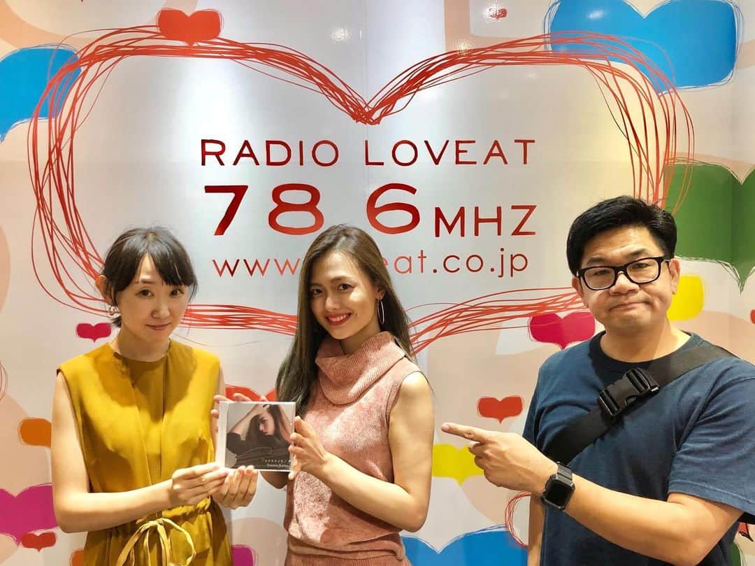 のインスタグラム：「. ラジオ放送のお知らせ🌸✨ . 9/17、9/24の2日間 ラジオラビート(78.6MHz) 20:30〜の番組、 『由衣のMUSIC GRAVITY』に出演させていただきます🍀 . "15人のお客様による15曲のコンサート"の記事にたくさんの共感のメッセージをいただきましたが、その中でナビゲーターのユイさんには "少しでも応援できたら"とご自身のラジオ番組に呼んでいただきました😂💖 . 私もradiko？アプリ？で聞いてみようかなと思います❤️ふふふ 演奏もしてきました😇 . #ラジオ #出演 #ありがとうございます #感謝 #苅谷なつみ #ヴァイオリニスト #instagram #radio #violin」