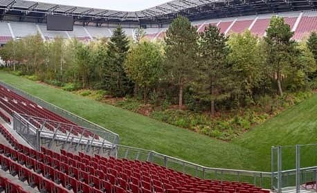 レオナルド・ディカプリオさんのインスタグラム写真 - (レオナルド・ディカプリオInstagram)「#Regram #RG @cnnclimate: Wörthersee Football Stadium in Austria has been transformed into a lush forest 🌲🌳🌱 in an effort to raise awareness of deforestation and #climatechange. The pitch is now lined with about 300 trees, some weighing up to six tons each. The aim is to “challenge our perception of nature and question its future” and symbolizes the notion that nature “may someday only be found in specially designated spaces,” says Klaus Littmann, the Swiss artist behind the project. (📸: UNIMO, Gerhard Maurer)」9月11日 23時20分 - leonardodicaprio